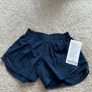 NWT lululemon hotty hot LR shorts 4 inche lined size 2
